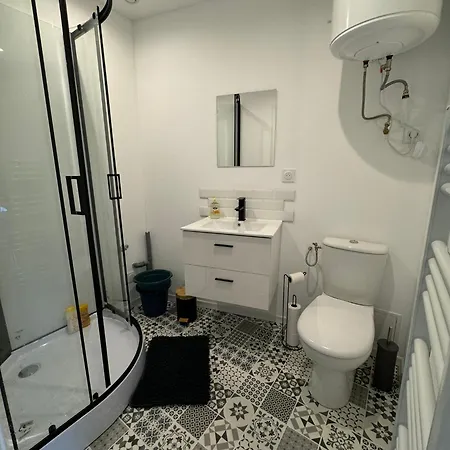 شقة 2eme Etage - Centre-ville - Local Velos Disponible *