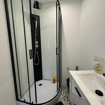 2eme Etage - Centre-ville - Local Velos Disponible شقة مايين