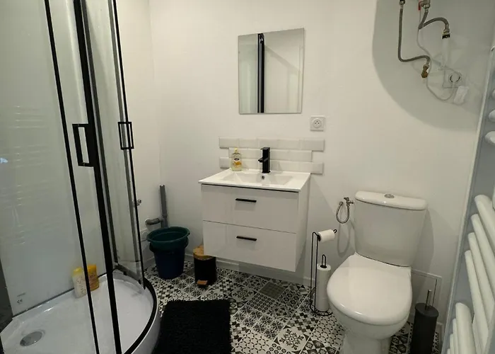 Apartment 2eme Etage - Centre-ville - Local Velos Disponible *